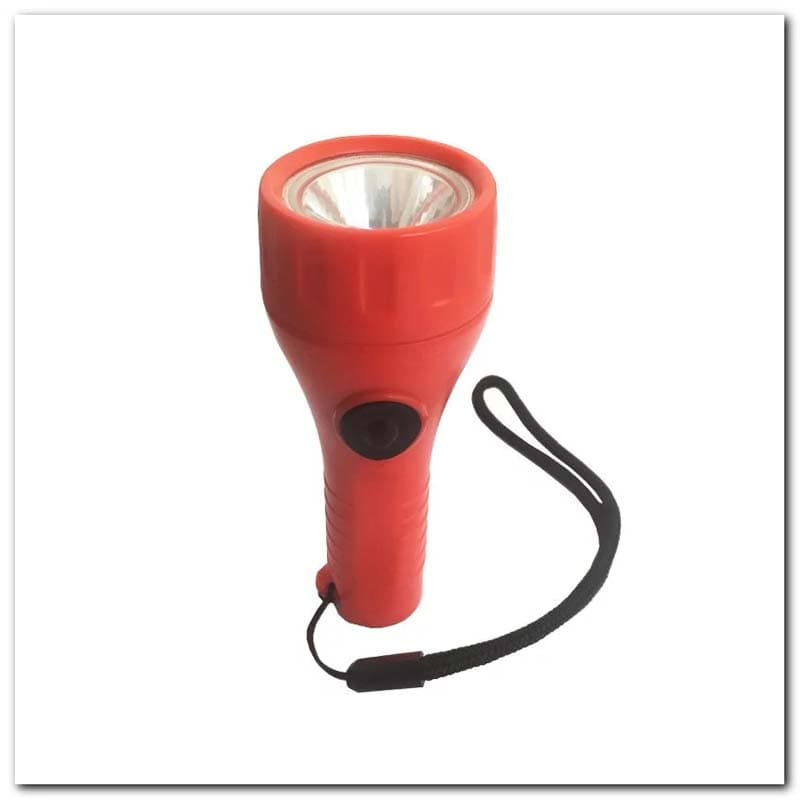 Lanterna Led Impermeável 300 CD c/pilhas e Lâmpada sobressalente